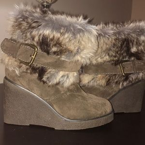 NWOB furry boots. Olive size 6